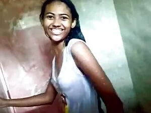 Joven morena de gran ...