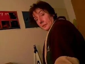 Jovencita trabaja du ...
