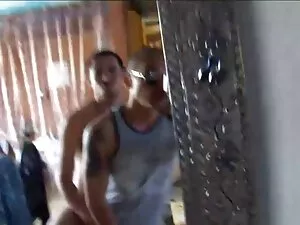 Dos jóvenes zorras e ...