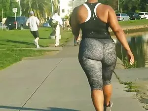 Tía madura con un cu ...