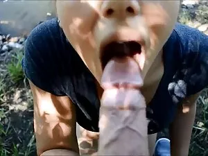 Un hombre tiene una  ...